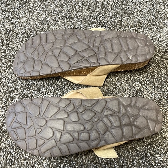 Bio-Gold padded thong sandal made in Italy - Picture 2 of 5